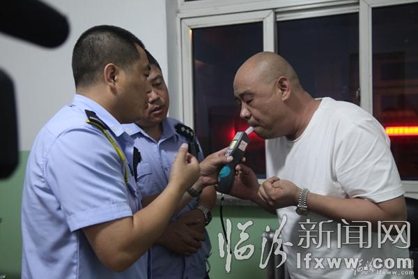 6月18日晚,臨汾交警大會(huì)戰(zhàn)第一次夜查 (2).jpg