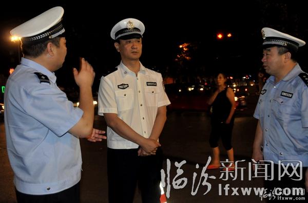 6月18日晚,臨汾交警大會(huì)戰(zhàn)第一次夜查 (7).jpg