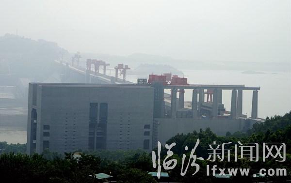 臨汾新聞網(wǎng)記者受邀三峽采風(fēng)(三):體驗(yàn)萬噸巨輪上臺階