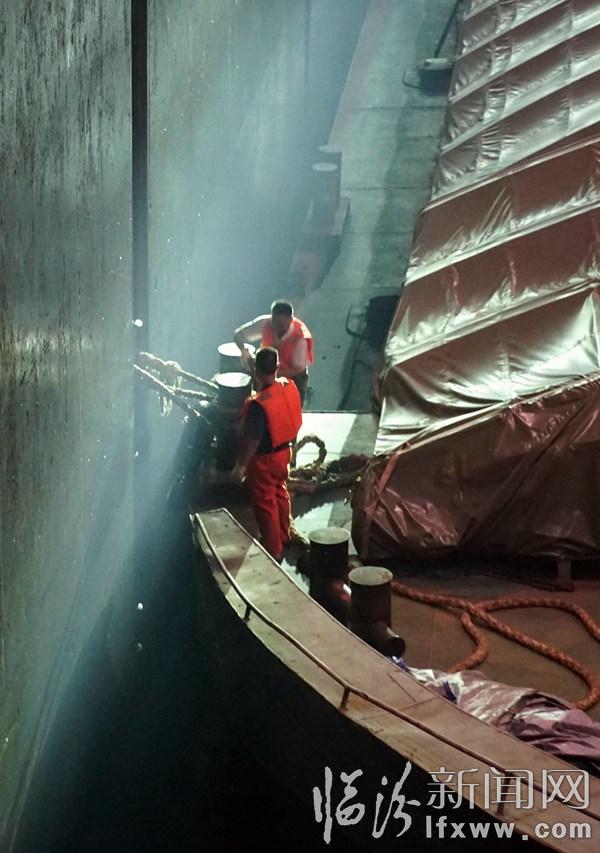 臨汾新聞網(wǎng)記者受邀三峽采風(fēng)(三):體驗(yàn)萬噸巨輪上臺階