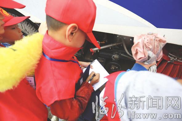 晚報小記者走近環(huán)衛(wèi)工