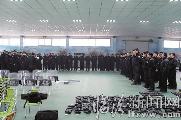 臨汾公安局8名教官為侯馬公安局200余名骨干民警進行一體化培訓