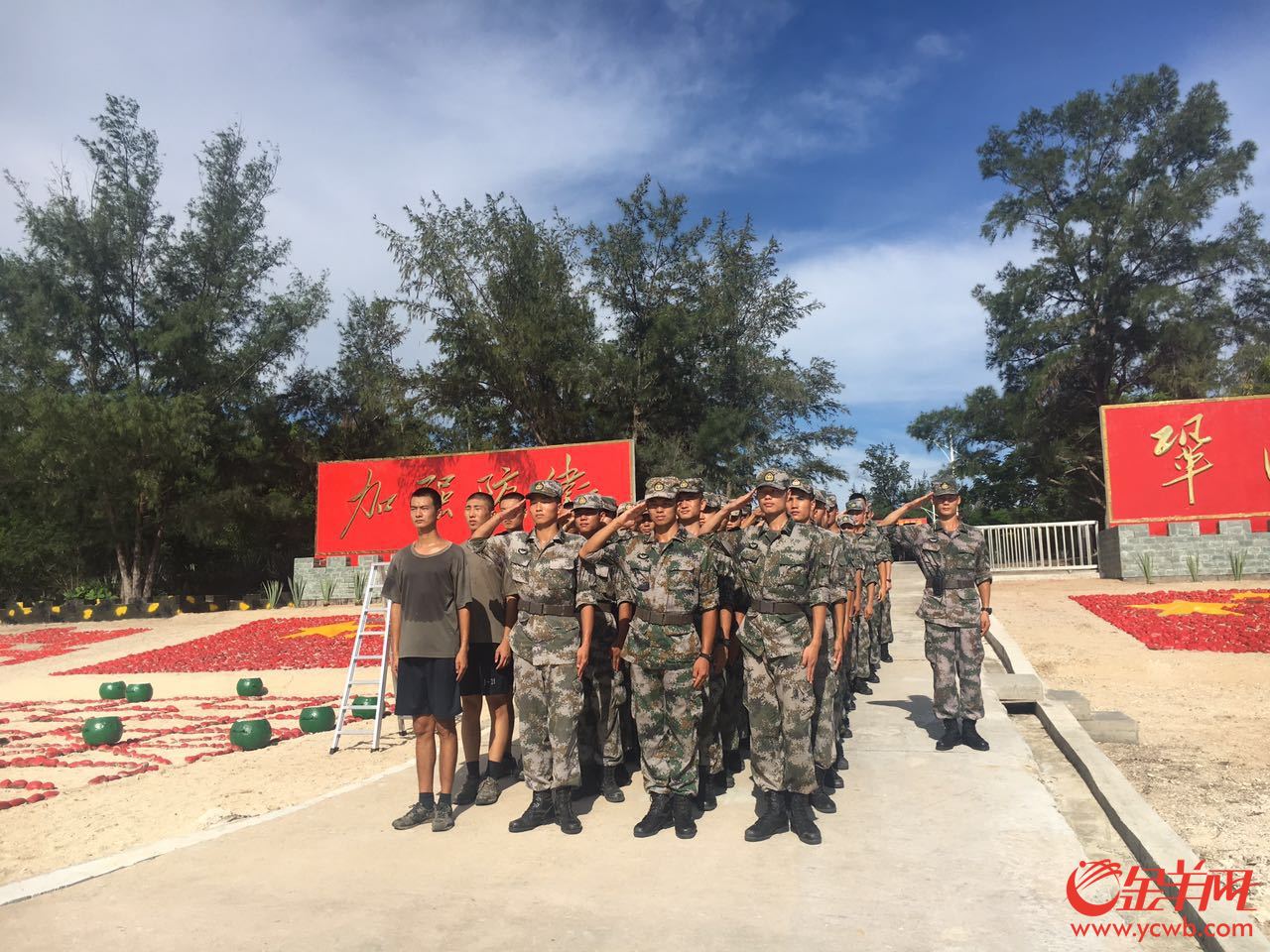 第四張:東瑁洲島上的守島戰(zhàn)士。 區(qū)健妍攝(備注:放在第三個小標(biāo)題文末) 第四張:東瑁洲島上的守島戰(zhàn)士。 區(qū)健妍攝(備注:放在第三個小標(biāo)題文末)