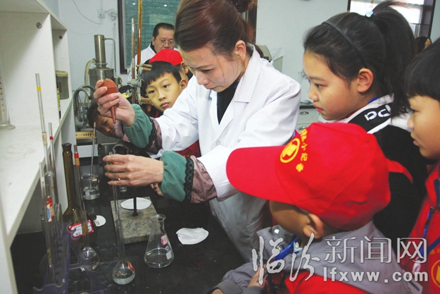 臨汾小記者探索食鹽秘密