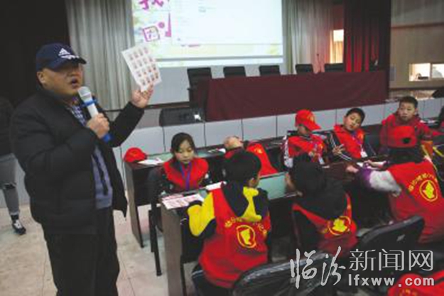 臨汾小記者:探索郵票知識 當個“小小集郵家”