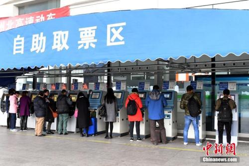 資料圖:圖為成都火車東站自助取票區。<a target='_blank' href='http://www.chinanews.com/'>中新社</a>記者 安源 攝 資料圖:圖為成都火車東站自助取票區。<a target='_blank' href='http://www.chinanews.com/'>中新社</a>記者 安源 攝