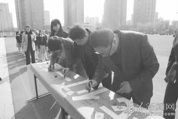 臨汾市解放路學校開展環保知識進校園活動