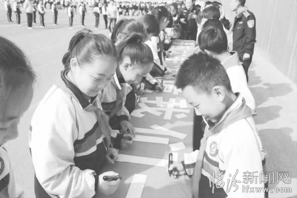 臨汾市解放路學校開展環保知識進校園活動