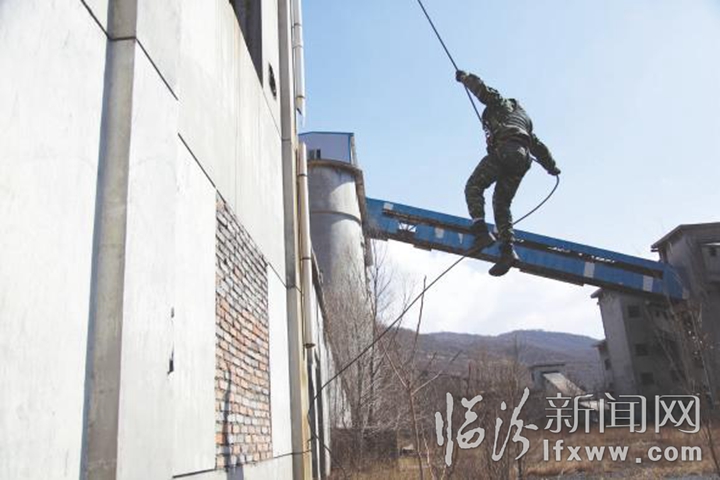武警臨汾支隊第一季度“魔鬼周”極限訓(xùn)練掠影
