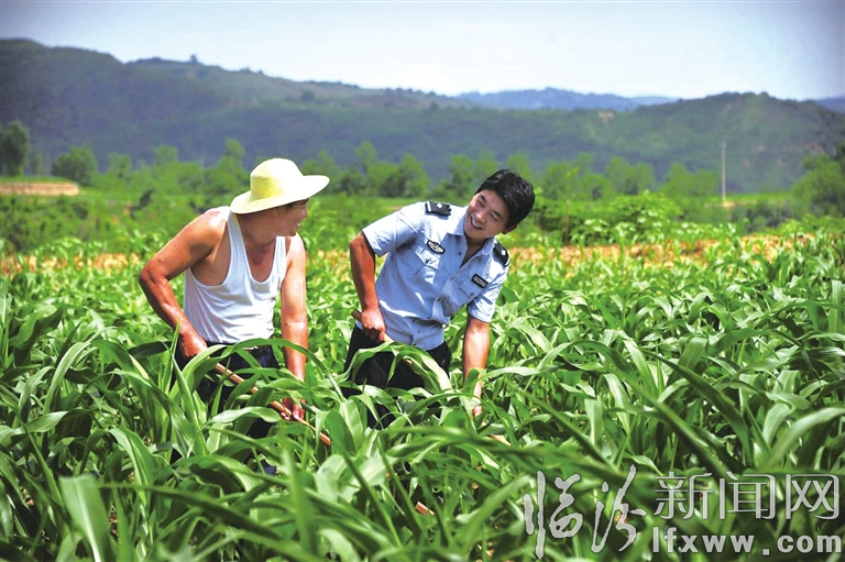 安澤民警深入田間地頭走訪調(diào)查社情民意