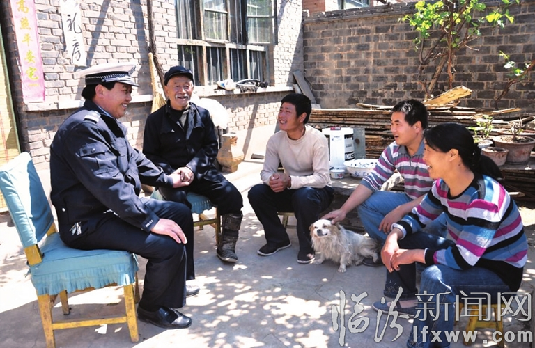 安澤民警深入田間地頭走訪調(diào)查社情民意