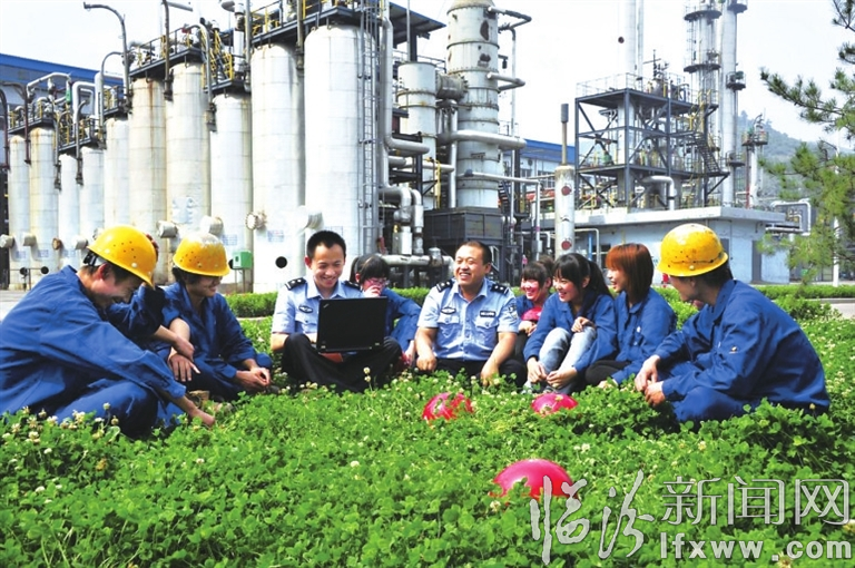 安澤民警深入田間地頭走訪調(diào)查社情民意