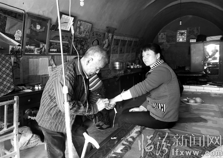 大寧王文鎖:山凹凹里的“拐棍村醫(yī)”