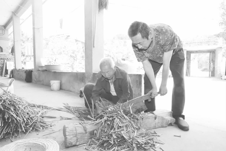 隰縣:大山深處 他用傴僂身軀為家撐起一片天