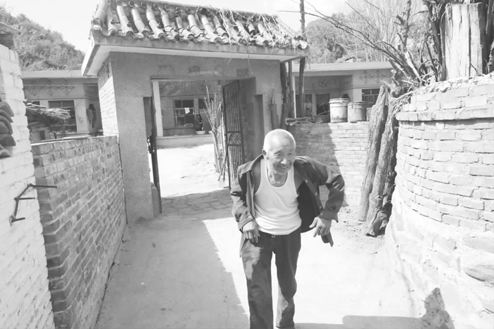 隰縣:大山深處 他用傴僂身軀為家撐起一片天