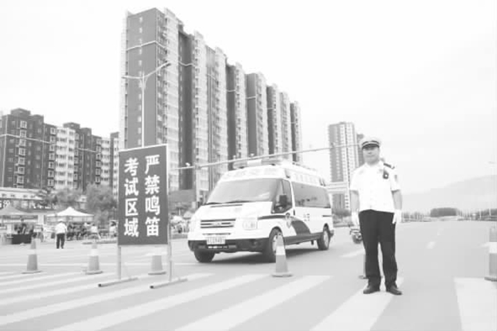 臨汾:高考路上 有一種愛(ài)叫默默陪伴