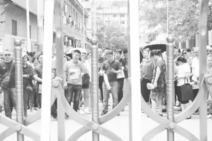 臨汾:高考路上 有一種愛(ài)叫默默陪伴