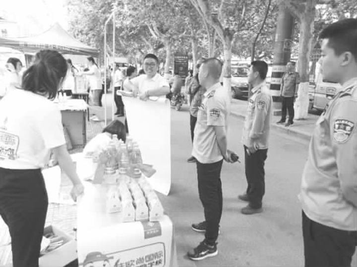 臨汾:高考路上 有一種愛(ài)叫默默陪伴