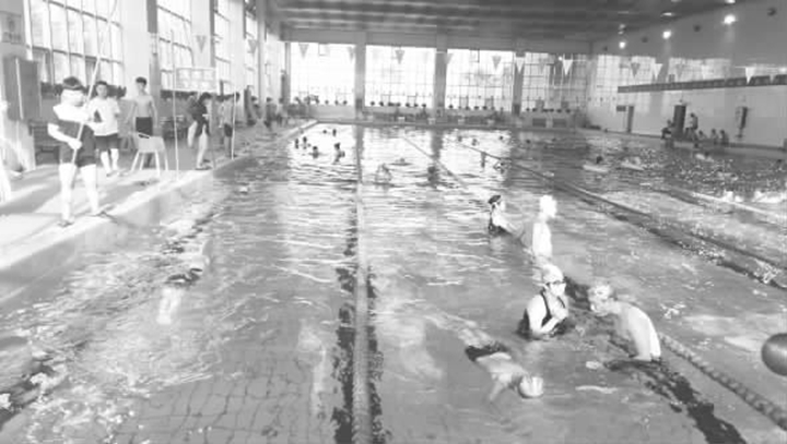 臨汾:酷暑難耐 游泳館成為納涼好去處