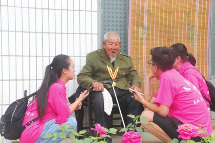 師大學(xué)子尋訪紅色記憶