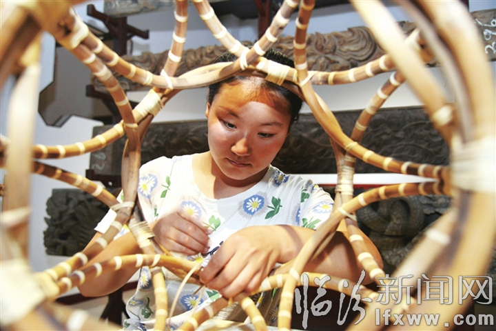 襄汾:弘揚(yáng)家具行當(dāng)?shù)臅x風(fēng)晉韻