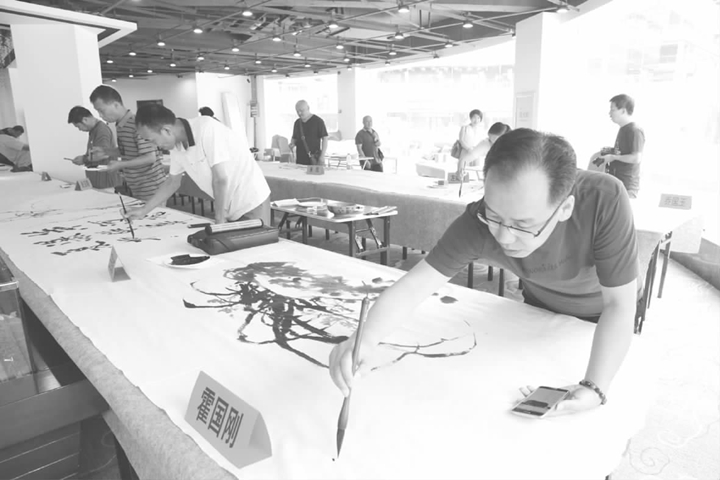 青年畫家霍國剛:揮毫潑墨“蘭竹圖” 美好寓意助旅發