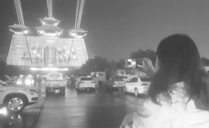 西安主播冒雨直播臨汾美景 醉了!