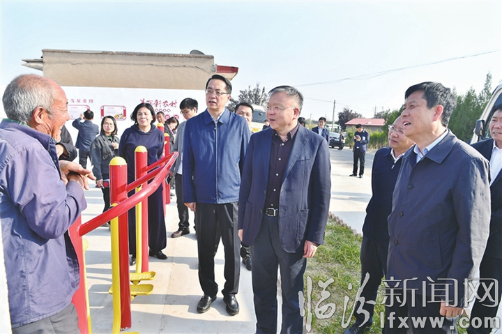 岳普煜在浮山調(diào)研