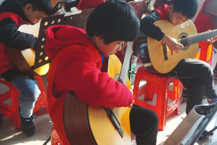 臨汾小記者:群藝館里 邂逅美妙弦音