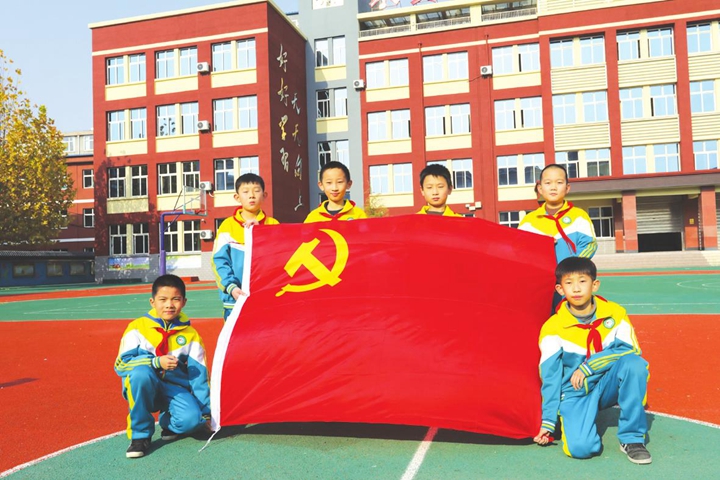 臨汾第一小學:“我愛你,中國!”