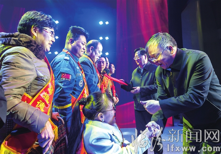 臨汾舉行第五屆“十大道德楷模”頒獎典禮