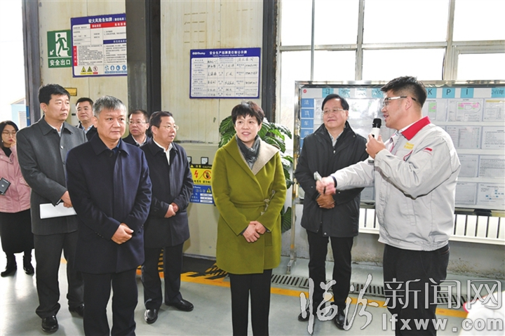 曲孝麗就企業發展情況和存在困難在山西華翔調研