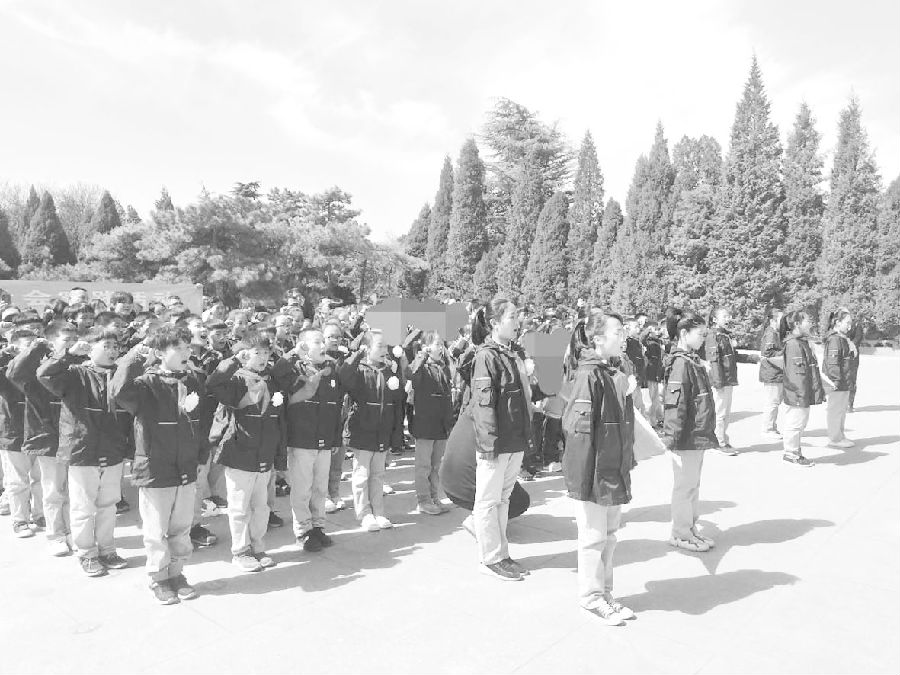 臨汾市解放路學(xué)校開展“緬懷革命先烈感恩幸福生活”活動