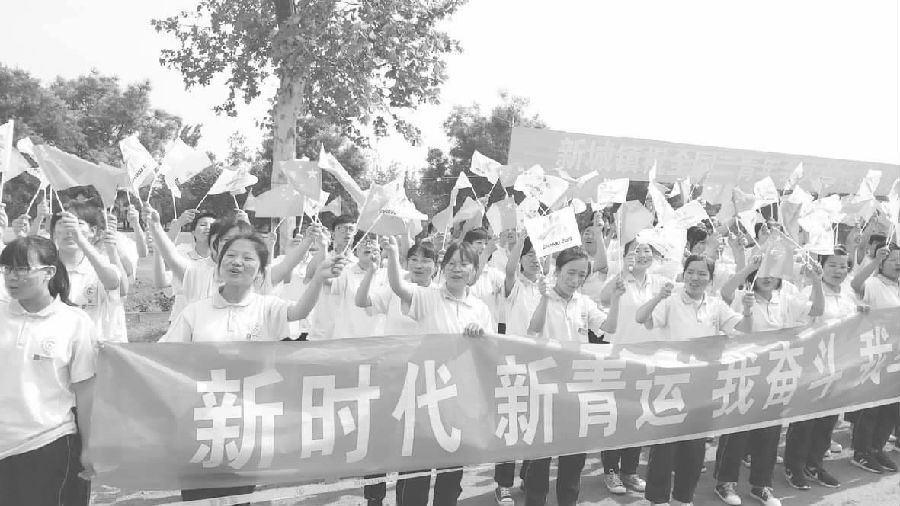 二青會實體火炬?zhèn)鬟f襄汾站側記