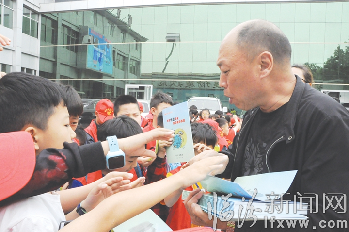 臨汾小記者開啟“地震探秘之旅”