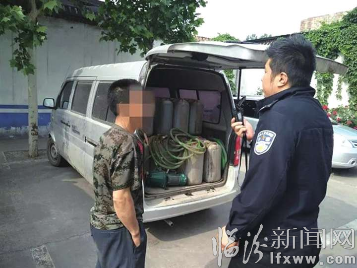 堯都區:面包車偷運甲醇30桶 涉嫌非法營運被查處