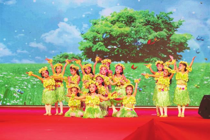 掌聲與淚水齊飛主題晚會在臨汾上演