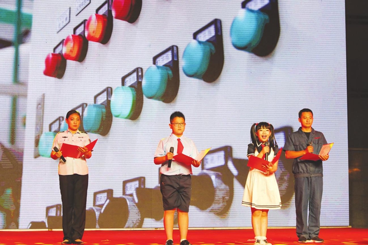 掌聲與淚水齊飛主題晚會在臨汾上演