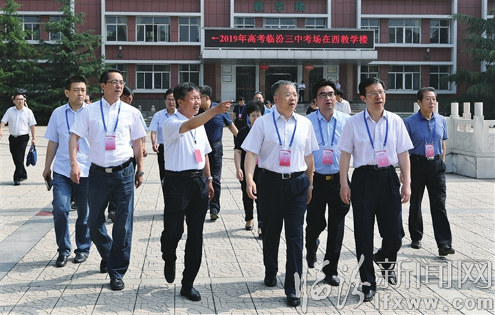 岳普煜董一兵等領導巡視高考考點