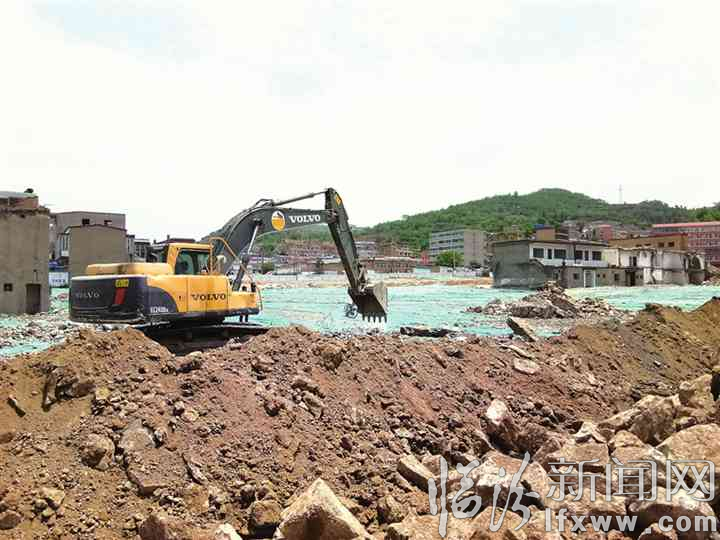 農發行臨汾市分行支持貧困縣棚戶區改造項目—鄉寧縣幸福灣城中村改造工地。