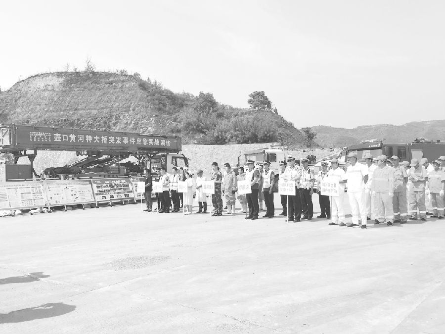 高速臨汾交警聯合多部門開展實戰演練