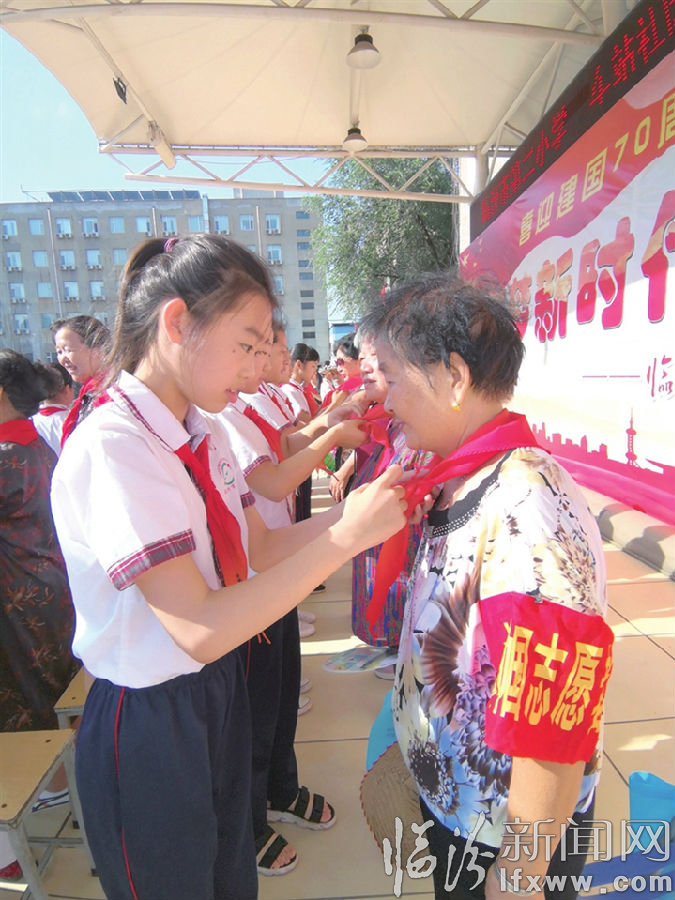 臨汾市二小與車站社區(qū)“暑期小手拉大手”活動(dòng)啟動(dòng)