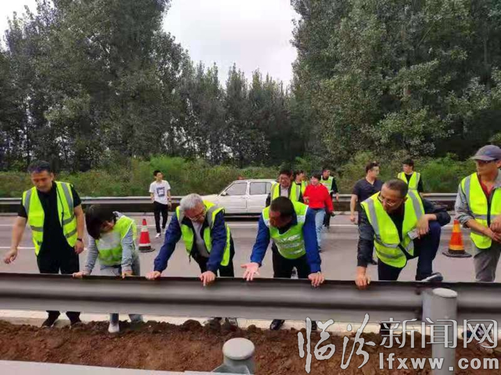 臨汾北分公司:中秋節假日 他們奮斗在“撤站”一線