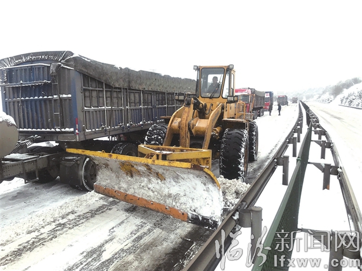 臨汾:雪情就是命令,看風(fēng)雪中他們的堅(jiān)守!