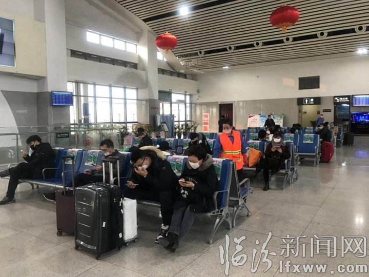 臨汾西站:“家鄉(xiāng),加油!”