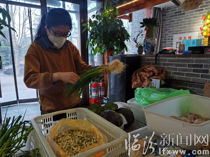 臨汾:餐館變身食材鋪 價格合理風味鮮