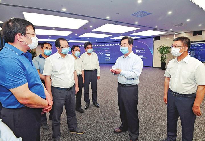 樓陽生在調研大數據產業發展時強調 以算力算法強大大數據應用 以創新生態壯大大數據產業