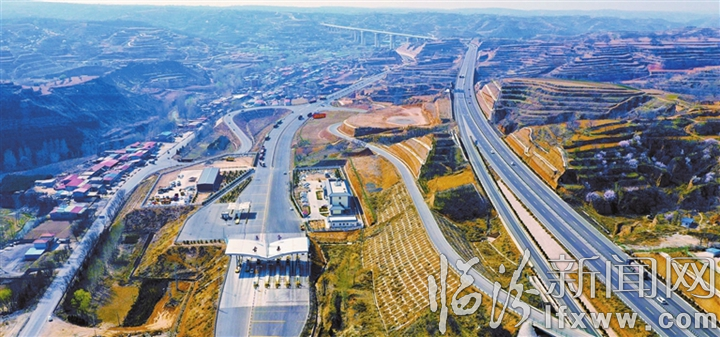 高速交通助力經(jīng)濟快速發(fā)展.jpg