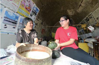 與農村留守老人結對子