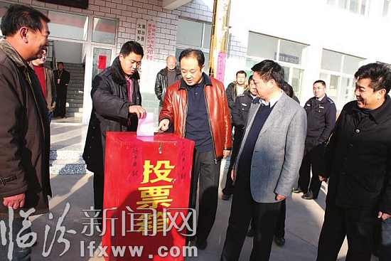 現場選出“當家人”——襄汾縣大鄧鄉村民選舉剪影